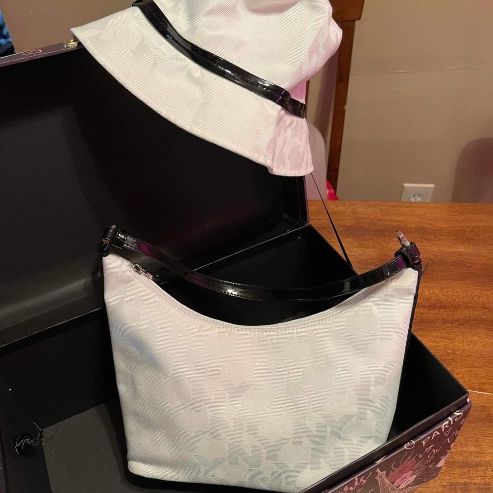 New York & Company Purse Set